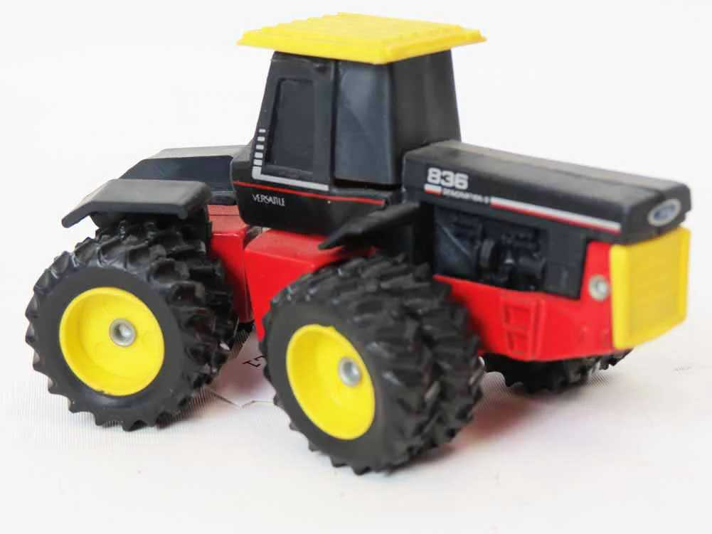 (B&D) 1/64 Versatile 836 4WD Designations 6, 1988 NH Dealer Meeting - Displayed, Pack Damage