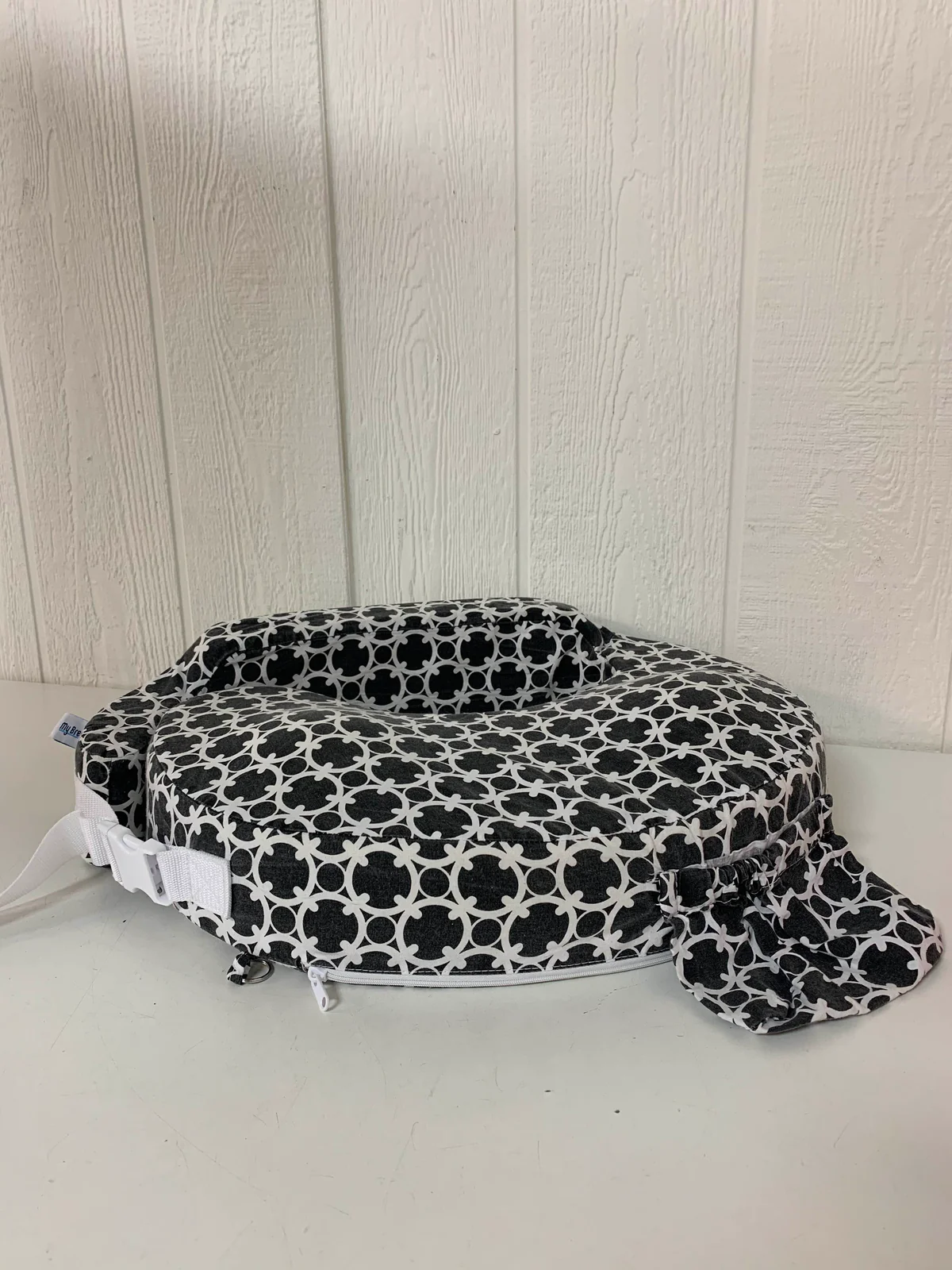 My Brest Friend Nursing Pillow, Black and White Marina